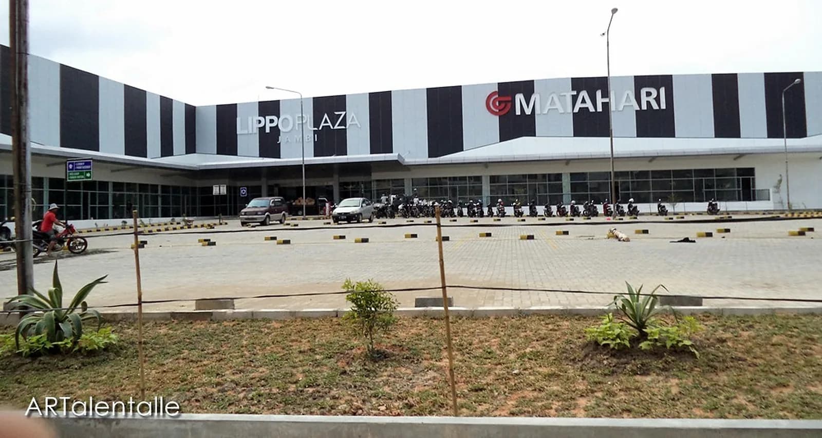 Lippo Plaza shopping centre in Jambi seen from the street