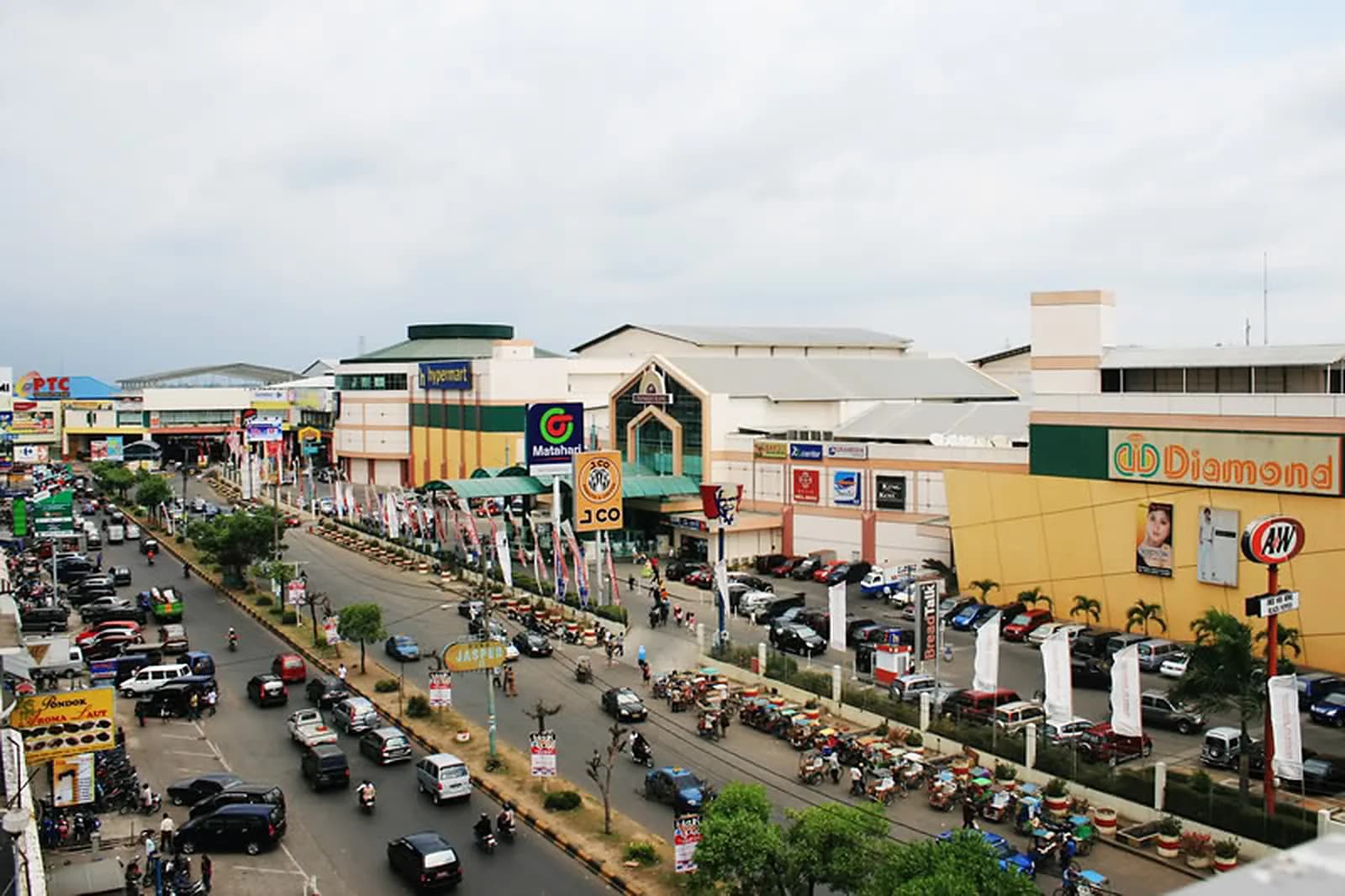 Street frontage of Mall Panakkukang in Makassar