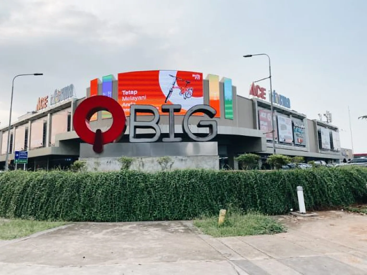 The Q Big monument sign at the entrance to Q Big BSD City retail park in Tangerang