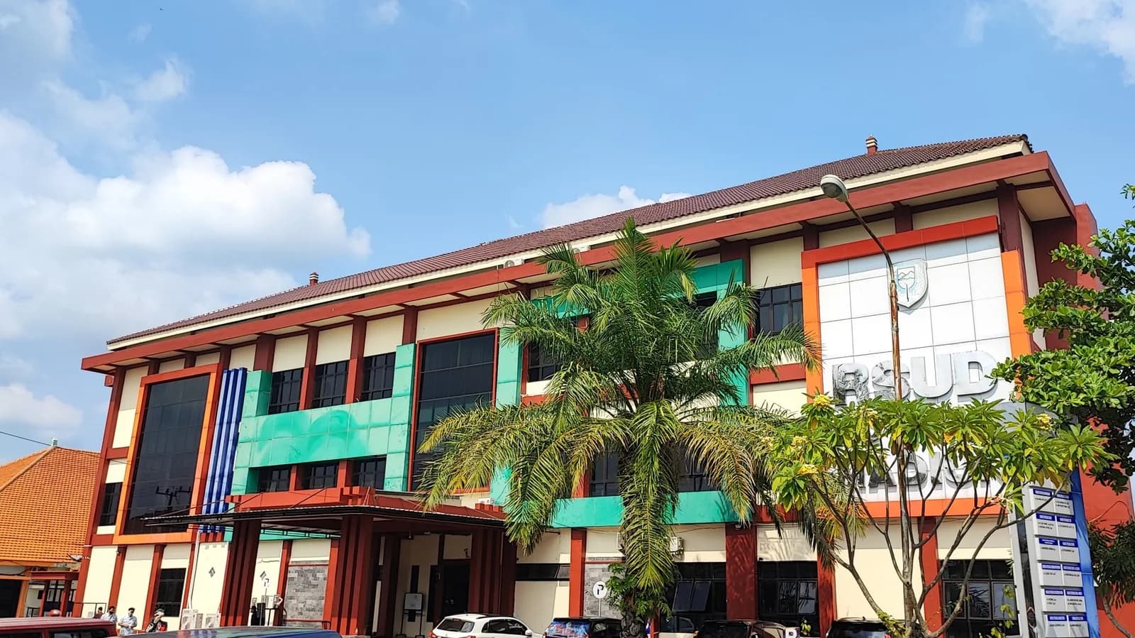 Frontage of RSUD Kota Madiun, the regional public hospital in Madiun